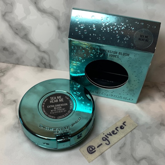 SEA ME, HEAR ME Alluring Aquatic MAC Extra Dimension Blush - Picture 7 of 15